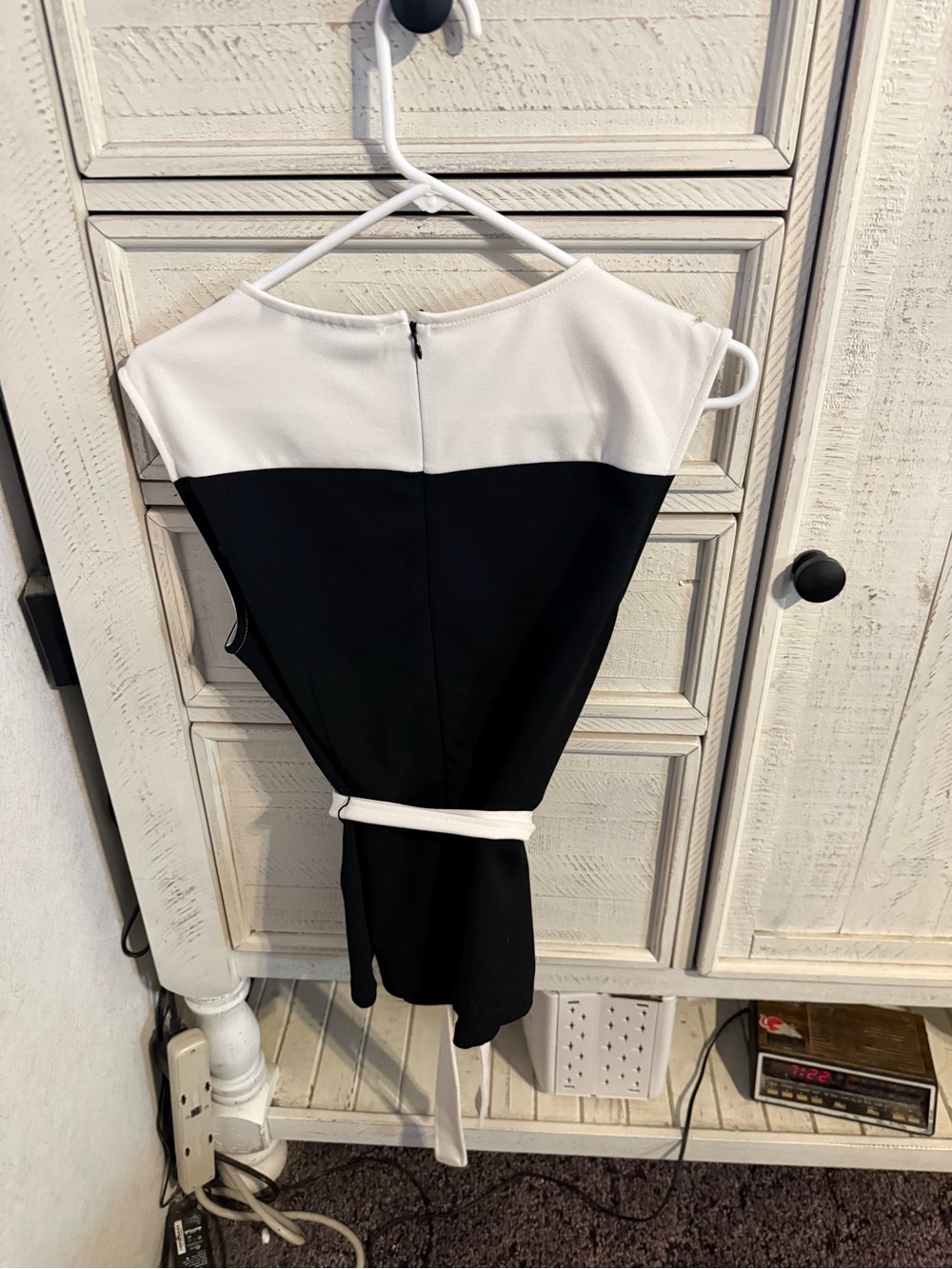 New York & Company Black and White Colorblock Sleeveless Top